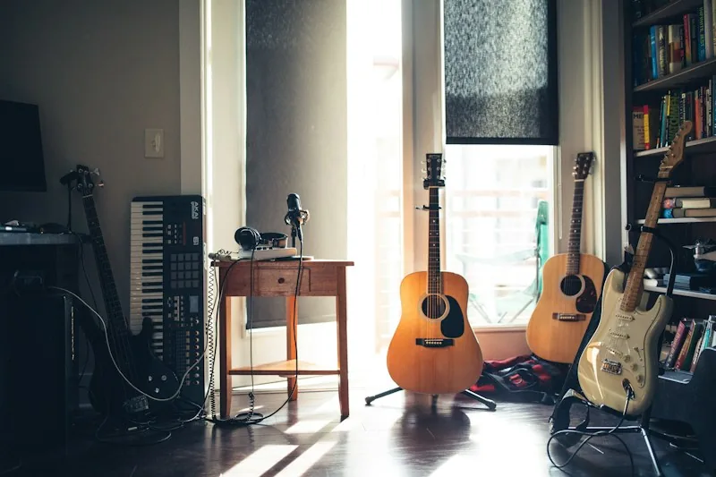 Peralatan dan instrumen musik di studio rekaman